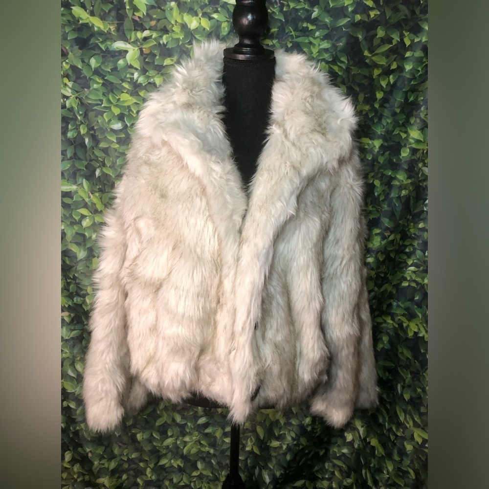 Elegant Gray Faux Fur Jacket - Picture 6 of 16